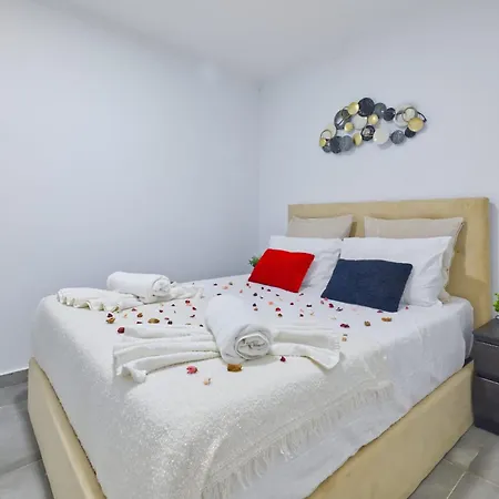 アパート Flat With Garden *