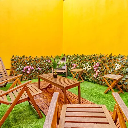 Flat With Garden דירה *