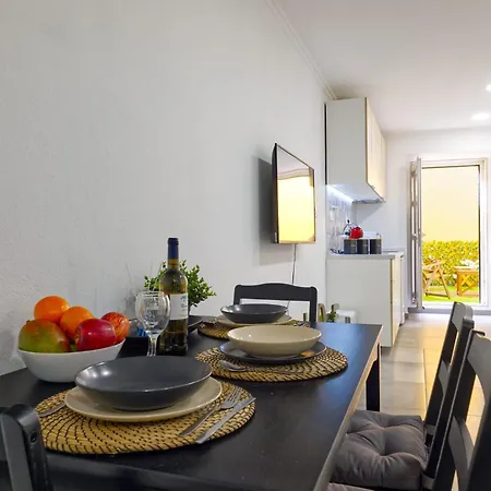 Flat With Garden ליסבון