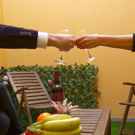 Flat With Garden Apartmán