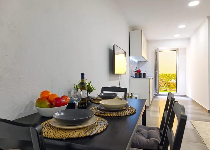 Flat With Garden Lizbona